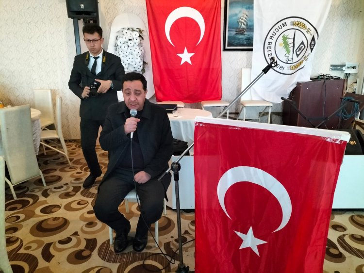 ATILGAN YILMAZ ŞEHİT YAKINLARINA TÜRK BAYRAĞI VE KURANI KERİM VERDİ.