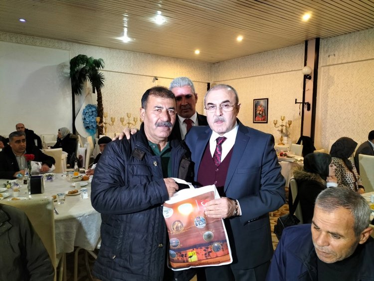 ATILGAN YILMAZ ŞEHİT YAKINLARINA TÜRK BAYRAĞI VE KURANI KERİM VERDİ.