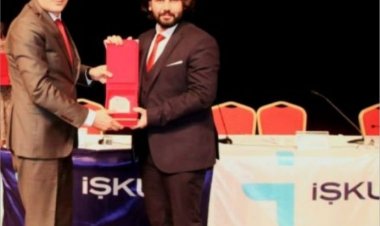 Petlas Yazılım Mühendisi Samet SARIYILDIZ'a Bir Ödül de İş-Kur İl Müdürlüğünden Takdim Edildi